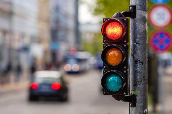 Trafik olması durumunda karşıdan karşıya geçmeyi bekleyen insanların oluşturmuş olduğu topluluğa ne isim verilir?