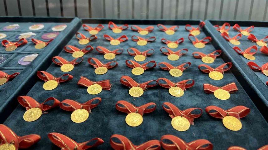 Önce Kapalıçarşı kuyumcuları, sonra da İslam Memiş uyardı! Gram altın için yeni perde açılıyor: Altın alım-satım yapacaklara 'maalesef' diyerek seslendi...