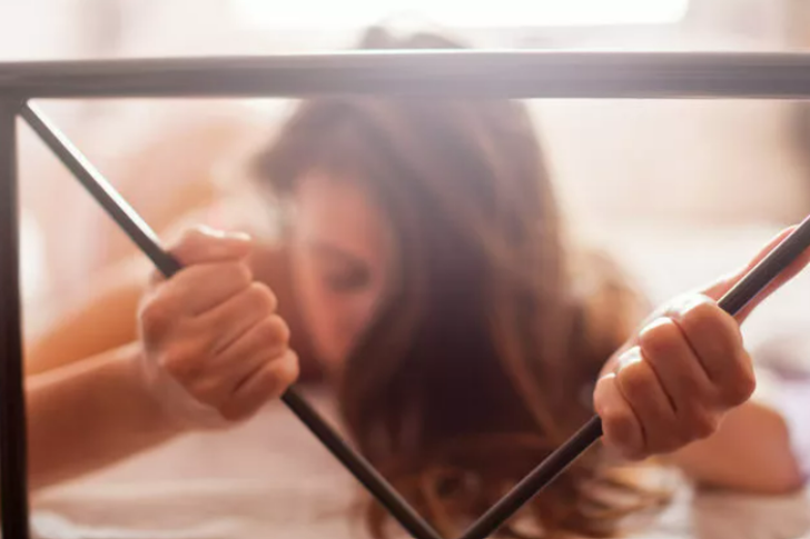 Aklınız hayaliniz şaşar! Psikolog 3 adımda en iyi yalnız seksi yaşamanızın yolunu paylaştı G3