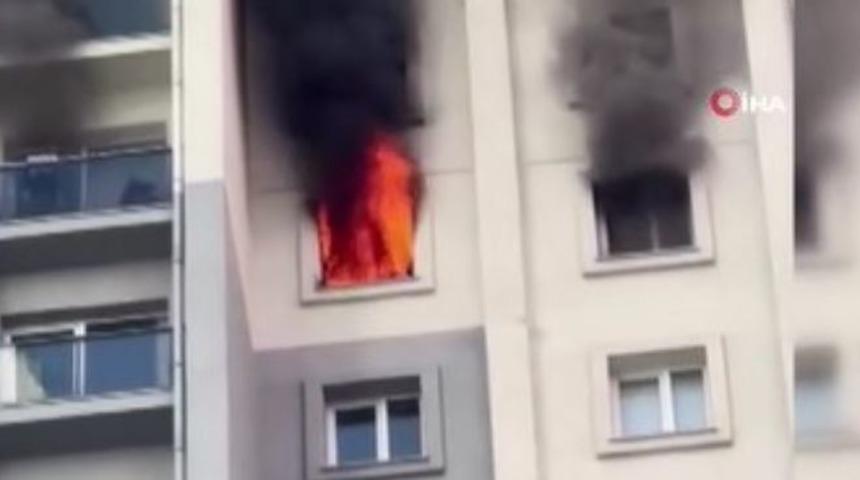 SON DAKİKA | İstanbul'da 20 katlı binada yangın! Çok sayıda ekip sevk edildi