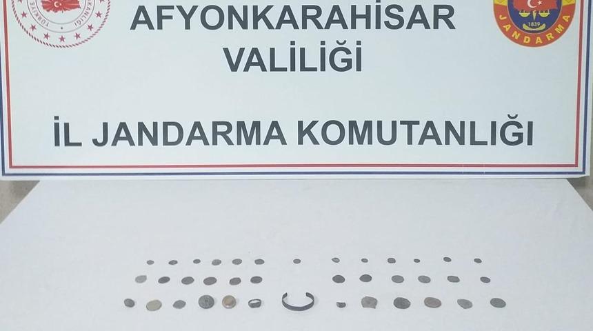 Afyonkarahisar'da 32 sikke yakalandı