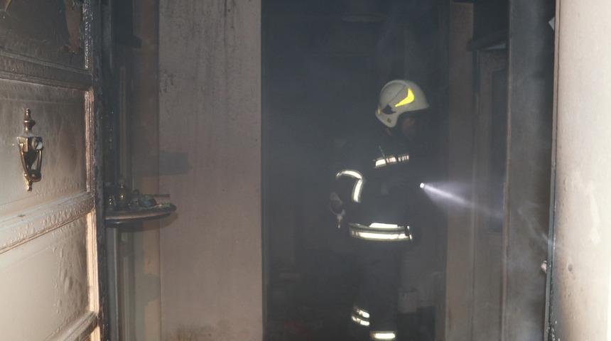 Manisa'da yangın çıkan evde hasar oluştu