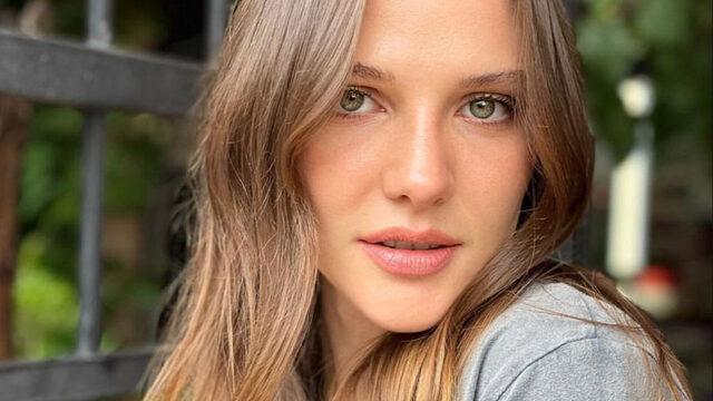 Rus güzel Alina Boz dekolteli tarzıyla galaya damga vurdu