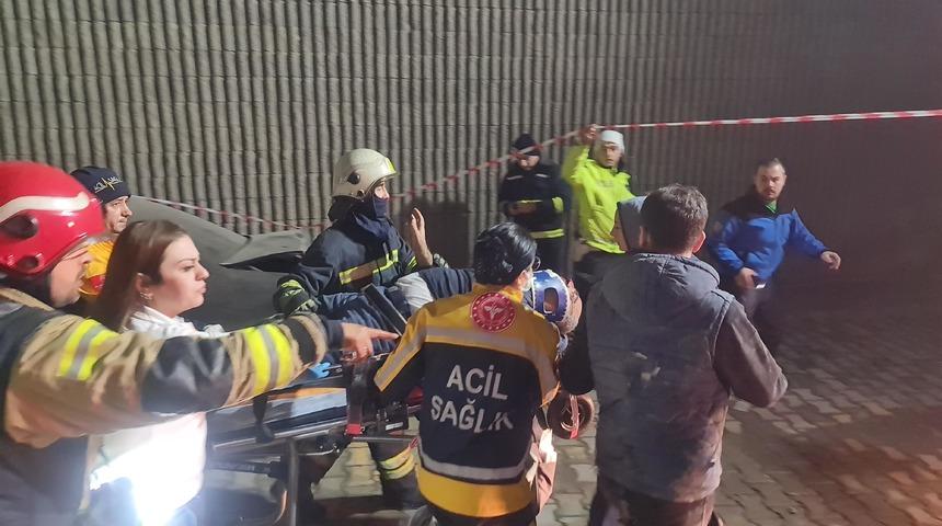 Kontrolden çıkan beton mikseri otomobile çarptıktan sonra köprüden aşağı uçtu