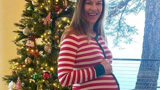İkiz bebek bekleyen Hilary Swank'ten Noel pozu