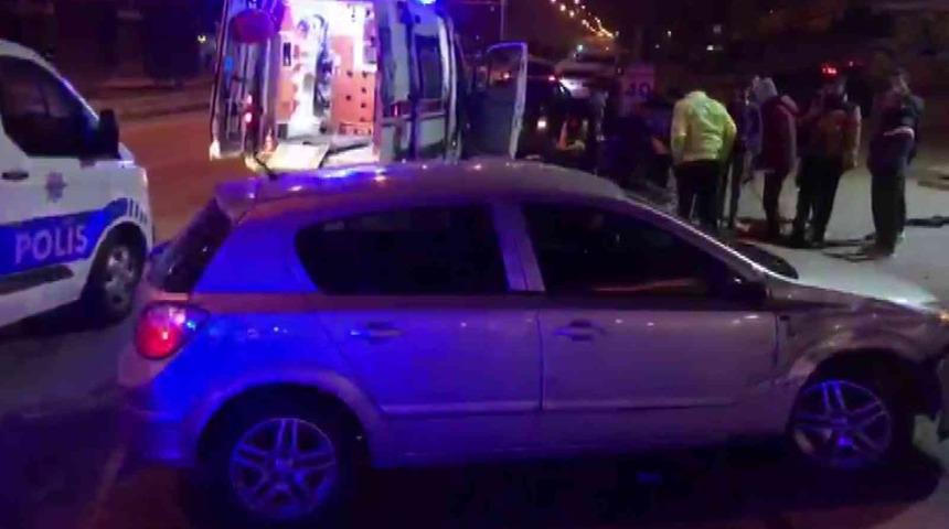 Otomobilin çarptığı motosiklet sürücüsü yaralandı