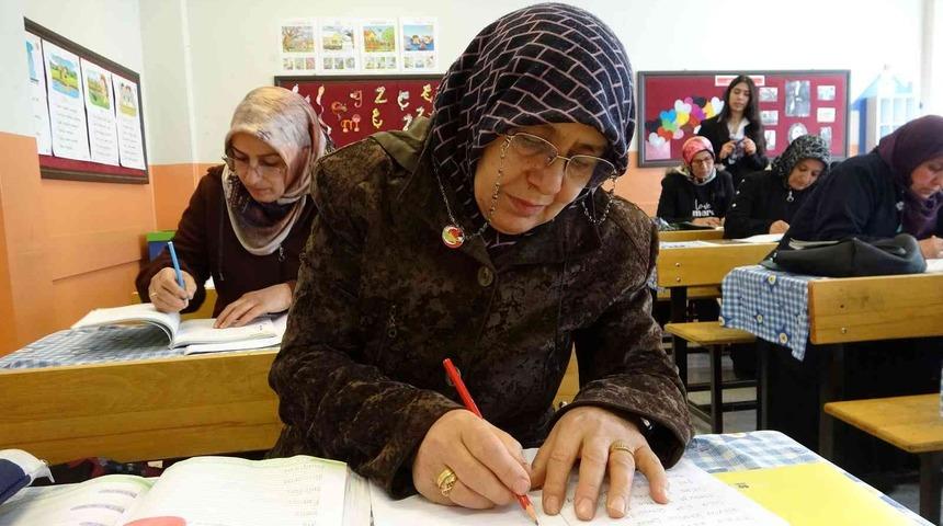 Van’da okuma yazma kursu kadınlara umut oldu
