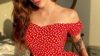 Yetişkin film yıldızı Reislin'in ayna pozu sosyal medyayı salladı! Kazağını kıvırıp göğüslerini gösterince beğeni butonu çöktü