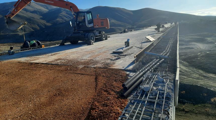 Tunceli'de 4 ilçenin ulaşımı kolaylaştıracak Singeç Köprüsü'nde sona gelindi