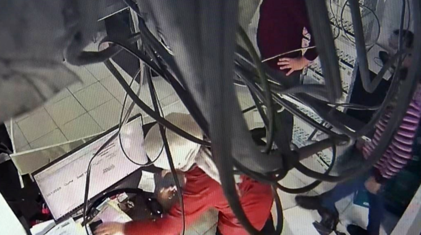 Antalya'da akılalmaz olay! Diyeti bozan kedi tavanı çökertti: Çok rahat çok profesyonel