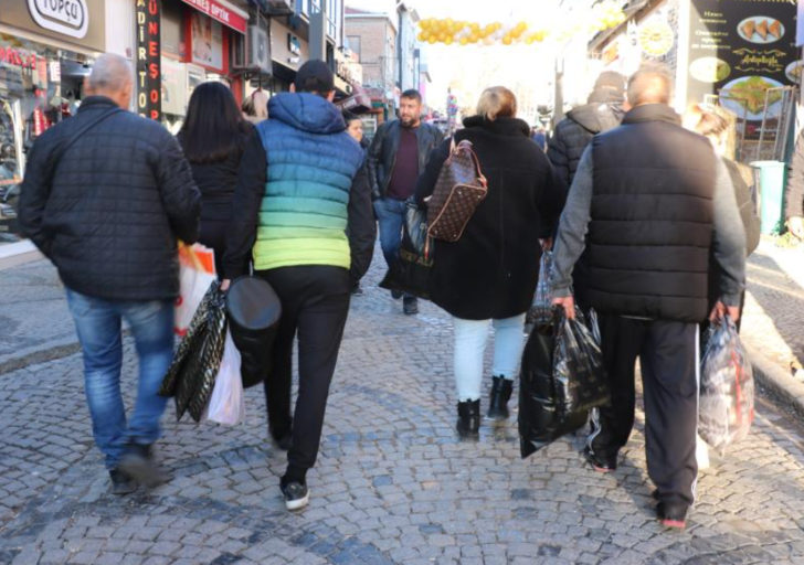  Yunan ve Bulgar turistler yılbaşı alışverişi için Edirne’ye akın etti! 'Ne görüp beğensek alıyoruz' G1