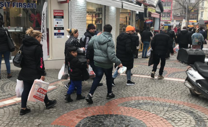  Yunan ve Bulgar turistler yılbaşı alışverişi için Edirne’ye akın etti! 'Ne görüp beğensek alıyoruz' G3