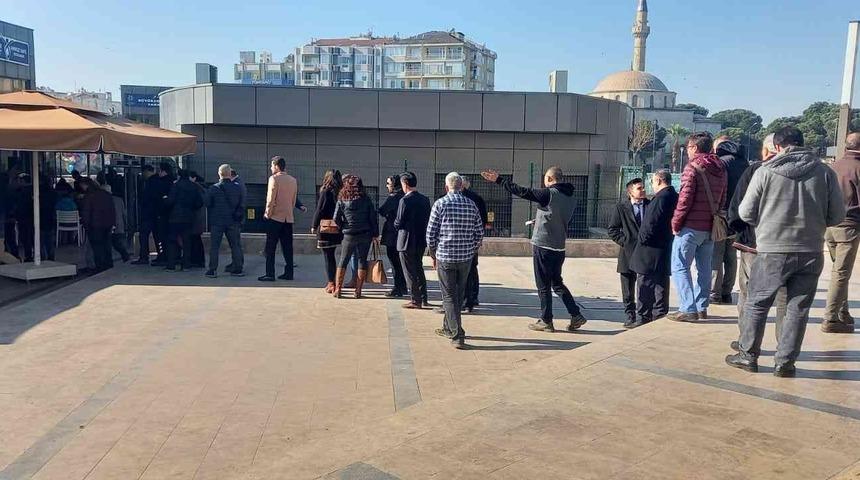 Aydın’da acıkan bu kuyruğa giriyor