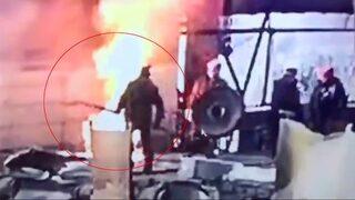Tam bir felaket! 1540 derecelik erimiş metal kazanına düştü... Acı içinde kıvranarak diri diri yandı