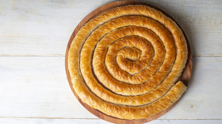 Pırasalı el açması börek nasıl yapılır? Zuhal Topal'la Yemekteyiz pırasalı el açması börek malzemeleri ve tarifi!