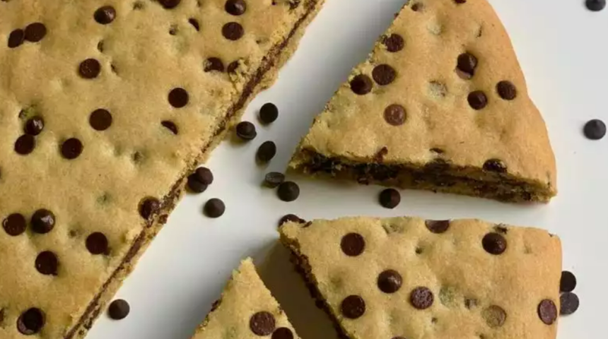 Görüntüsüyle iştah kabartan Cookie pie tarifi! Dev cookie nasıl yapılır?