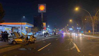 Kontrolden çıkan otomobil önünde seyir halinde olan araca çarptı: 2 ölü, 1’i ağır 3 yaralı