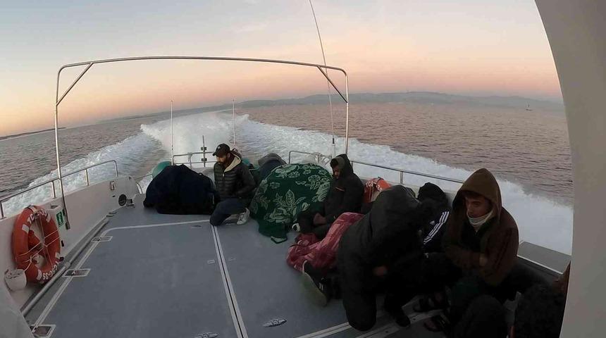 İzmir’de 17 göçmen kurtarıldı