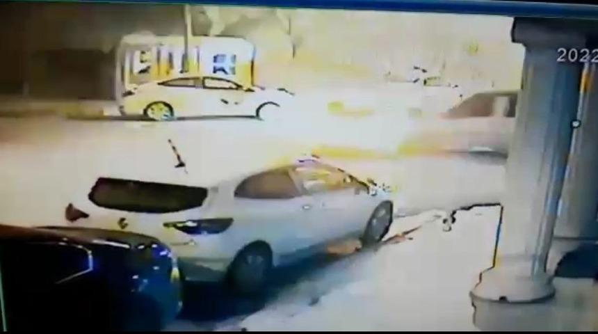 Iğdır‘da hafif ticari araç otomobile çarptı: 2 yaralı