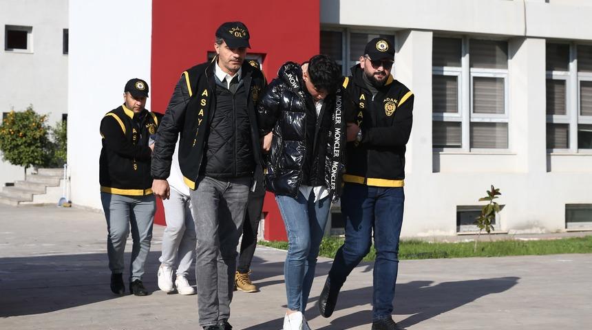 Adana'da gasbettikleri kişiyi otomobilinin bagajına kapatan 2 zanlı tutuklandı