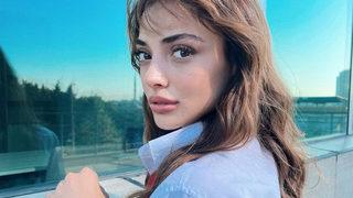 Rabia Soytürk'ün göğüs dekolteli pozuna takipçileri kayıtsız kalamadı