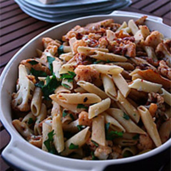 Acılı Karnıbaharlı Makarna