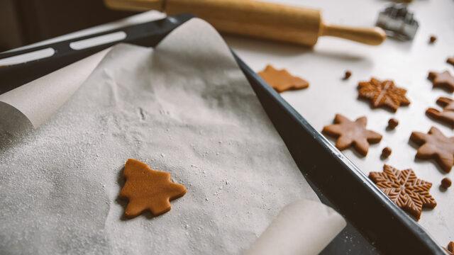 Yılbaşı kurabiyesi nasıl yapılır, malzemeleri neler? İşte on dakikada pişen şekilli yılbaşı kurabiyesi tarifi!