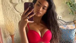 Victoria's Secret modeli Kelly Gale çırılçıplak poz verdi