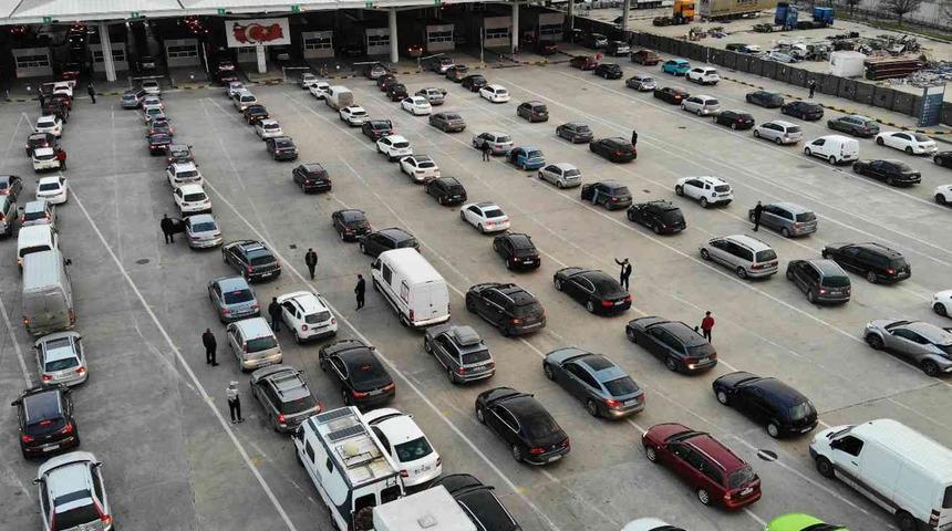 'Bize her şey çok uygun! 700 euro' Bulgar turistler akın akın geliyor! Yılbaşı tatili ve alışveriş için kuyruk oldular