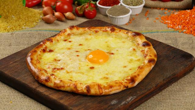 Mini kaşarlı pide tarifi! Zuhal Topal'la Yemekteyiz mini kaşarlı pide nasıl yapılır, malzemeleri neler?