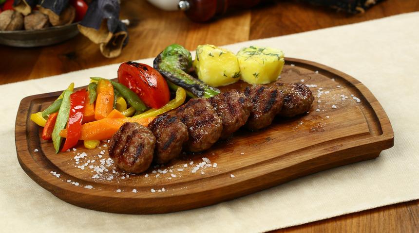 Airfryer Akçaabat köfte tarifi ve malzemeleri nedir? Airfryer'da Akçaabat köfte nasıl yapılır? 