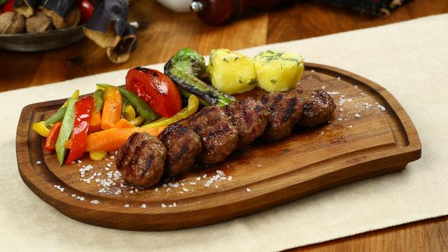 Airfryer Akçaabat köfte tarifi ve malzemeleri nedir? Airfryer'da Akçaabat köfte nasıl yapılır? 