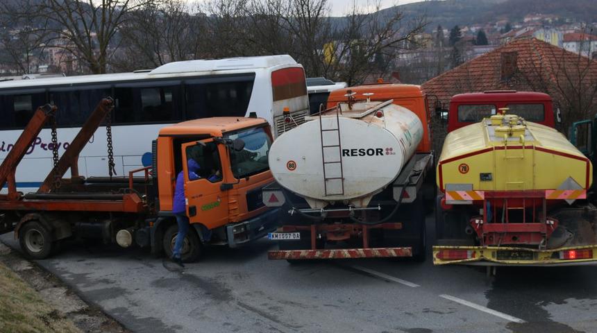 Gerilime neden olmuştu! Kosova'nın kuzeyindeki barikatların kaldırılmasına başlandı