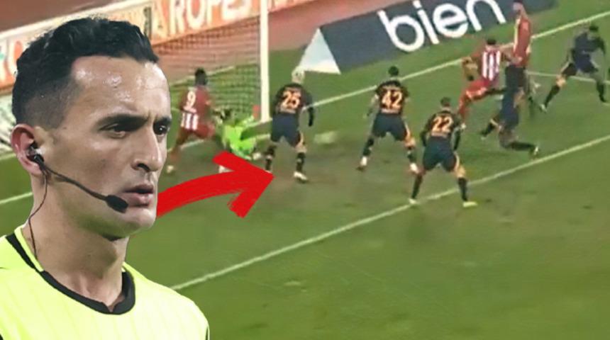 Son dakika: Sivasspor - Galatasaray maçında yaşananlara kimse anlam veremedi! Erkan Özdamar; VAR'da 5 dakika bekledi, verdiği kararın nedeni hala öğrenilemedi...