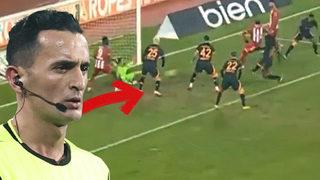 Son dakika: Sivasspor - Galatasaray maçında yaşananlara kimse anlam veremedi! Erkan Özdamar; VAR'da 5 dakika bekledi, verdiği kararın nedeni hala öğrenilemedi...