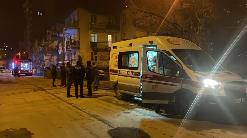 Kayseri'de bir apartmanda çıkan yangında 3 kişi dumandan etkilendi