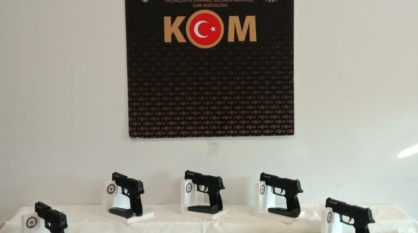 Kocaeli'de 5 ruhsatsız tabanca ele geçirildi