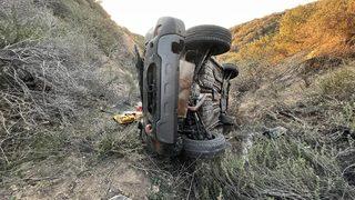 Aracıyla metrelerce yüksekten düştü! Feci kazada kurtarıcısı o oldu