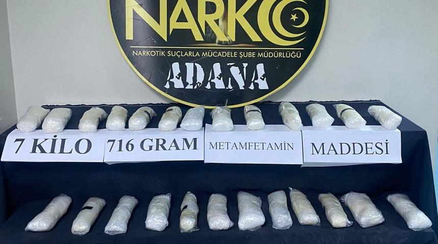 Adana'da otomobilde 7 kilo 716 gram sentetik uyuşturucu ele geçirildi