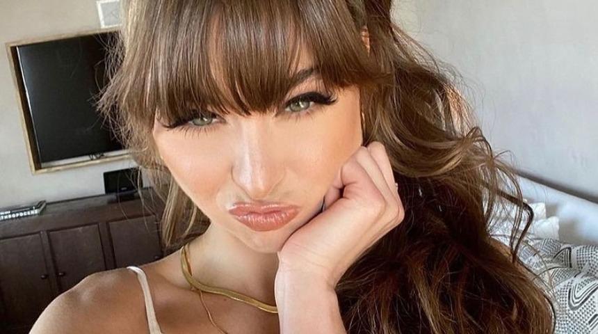 Eski yetişkin film yıldızı Riley Reid süper mini şortuyla yaktı geçti! “Seksi olmaya çalışırken...”