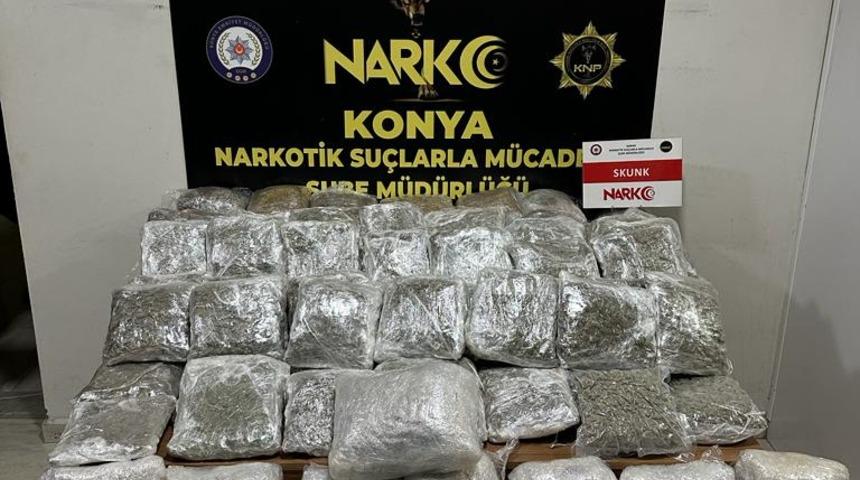 Konya'da kamyonda 64 kilogram skunk ele geçirildi