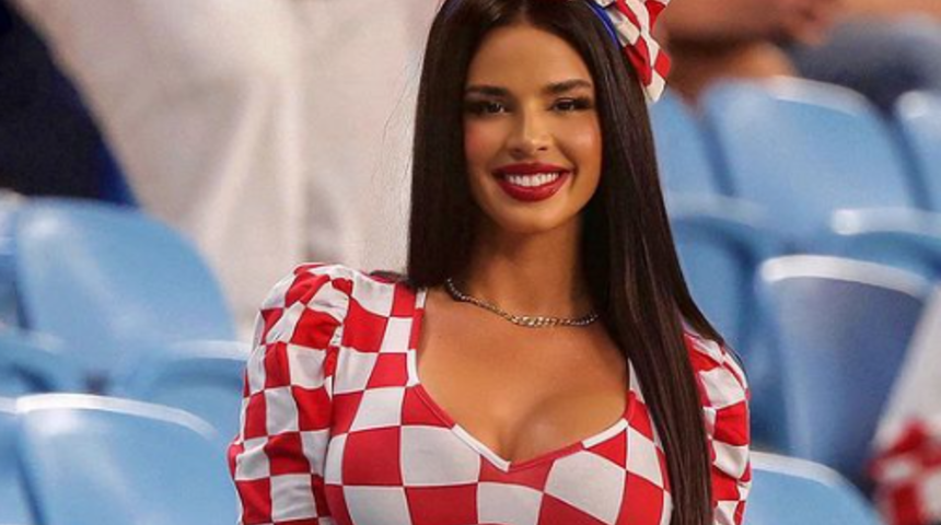 Dünya Kupası’nı kasıp kavuran eski Hırvatistan güzeli Ivana Knöll'ü sosyal medyada kimse tutamıyor! Tanga mayosuyla jet ski yaptı