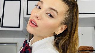 Güzel oyuncu Sümeyye Aydoğan'ın yatak pozlarına yorum yağdı! 