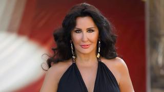 Ünlü şarkıcı Nükhet Duru'dan şok eden itiraf! Orkestra şefinden dayak yerdik