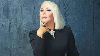  Safiye Soyman kimdir, nereli ve kaç yaşında? Photoshop kraliçesi Safiye Soyman Şarkılar Bizi Söyler'de!