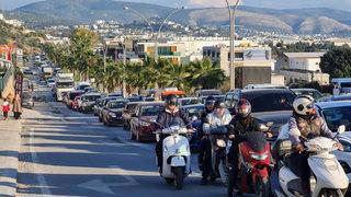 Yılbaşı yoğunluğu! Bodrum'a 24 saatte 15 bin araç girdi... Kilometrelerce kuyruk oluştu