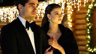 Yalı Çapkını'nın Seyran'ı Afra Saraçoğlu dekolteli pozunu paylaştı! Herkes Mert Yazıcıoğlu'nu hatırlattı