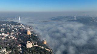 2023'ün ilk sabahında İstanbul! Sis, Boğaz'ı adeta yuttu