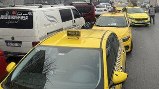 İstanbul'da zamlı taksi tarifesi! Fiyat güncellemesi için sıraya girdiler