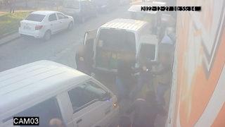 Baskına geldiği fırında 9 yerinden bıçaklandı! Dehşet anları kamerada